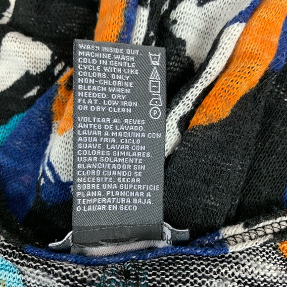 Chelsea & Theodore Abstract Layered Top - Picture 4 of 4